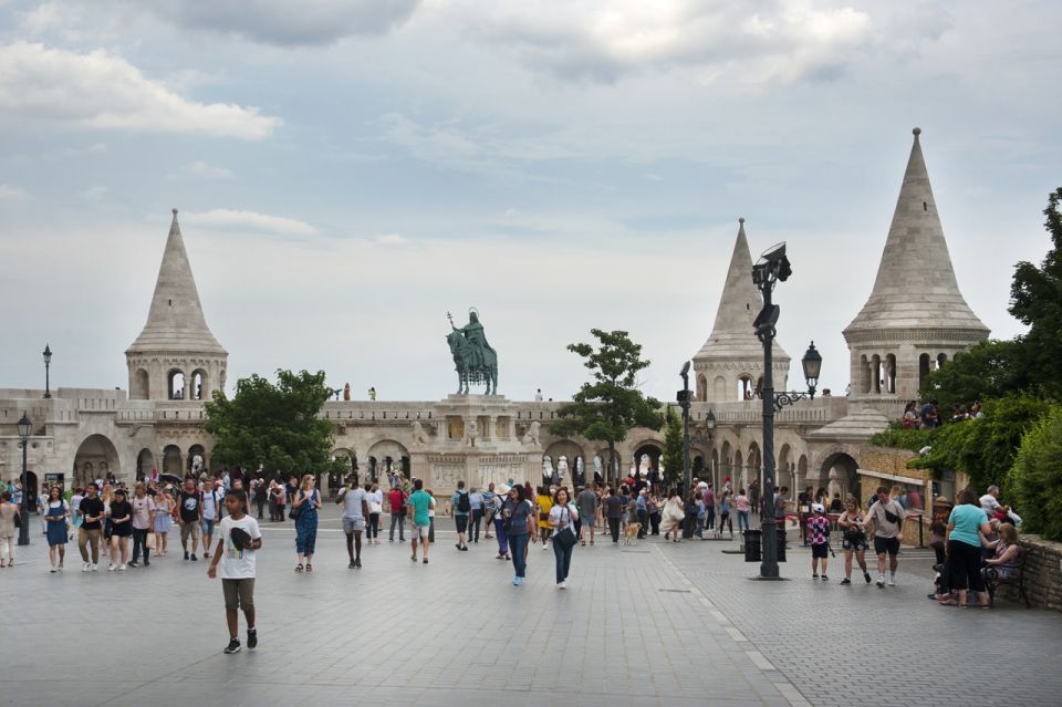 Budapest: Multilingual Highlights Tour - Panoramas over both banks and what to look for