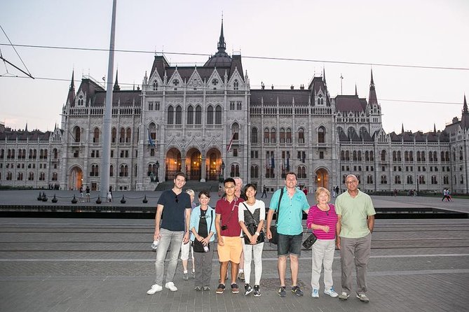 Budapest Night Walking Tour with Danube River Cruise - Pacing, photos, and what to wear (so you enjoy the night)