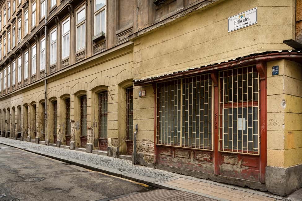 Budapest Old Jewish Quarter History Private Walking Tour - Klauzál tér and Klauzál Market Hall: where history meets daily life