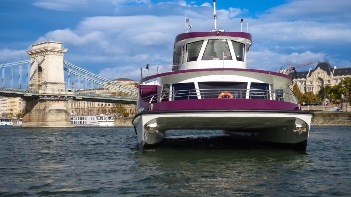Budapest: Pizza Cruise - Pizza and the Danube: Why This 1-Hour Cruise Works