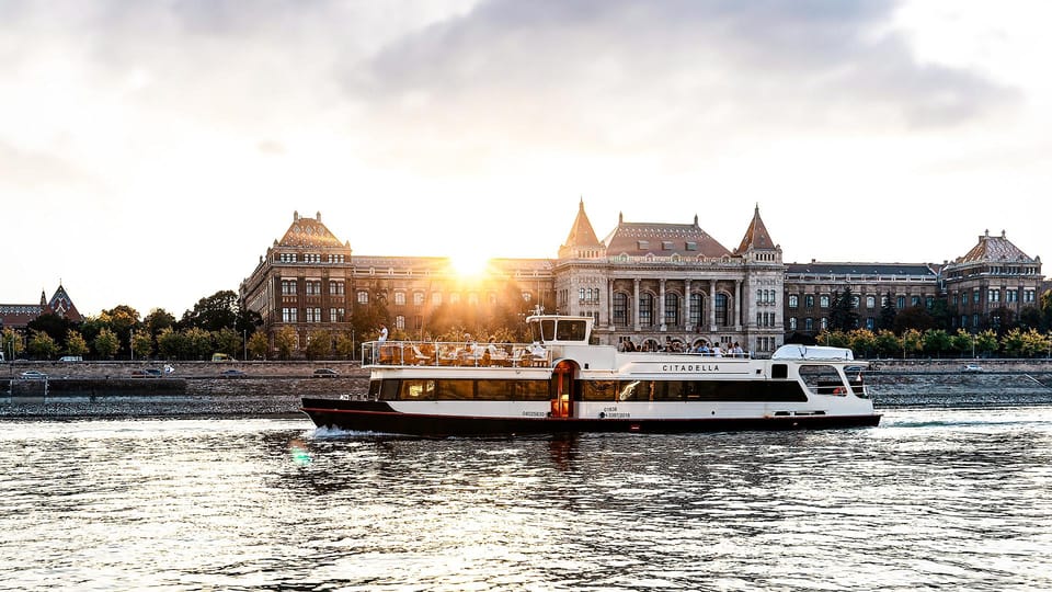 Budapest: Premium Sightseeing Cruise with Tokaj Frizzante - Key highlights at a glance