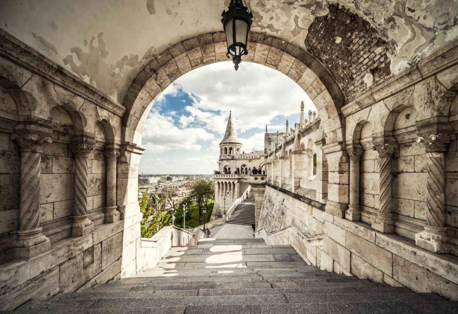 Budapest: Private City Tour with Local Guide - Gellért Hill and the Citadel: the viewpoint that explains Budapest’s bend