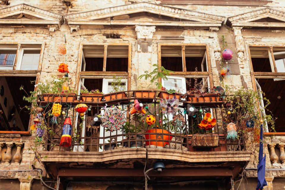 Budapest: Private Food Tour – 10 Tastings with Locals - Lángos: The Crispy, Garlicky Comfort That Makes People Happy