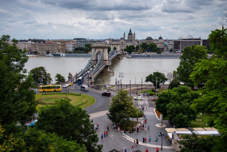 Budapest: Private Luxury Sightseeing Tour - Key Points at a Glance