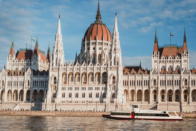 Budapest River Cruise with 1 Free Tokaj Frizzante and Audio Guide - Chain Bridge to the Parliament lights: timing that makes photos better