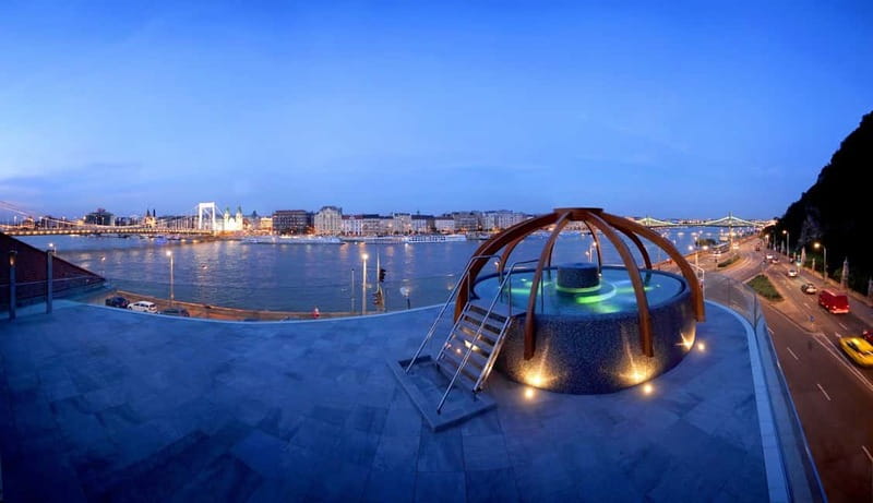 Budapest: Rudas Spa Entry with 3-Course Meal - Crowds, cleanliness, and service: what to expect when it’s busy