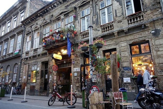 Budapest Ruin Bars Evening Walking Tour with Drinks & Street Food - Snacks and alcohol: what’s included, and what to mentally budget for