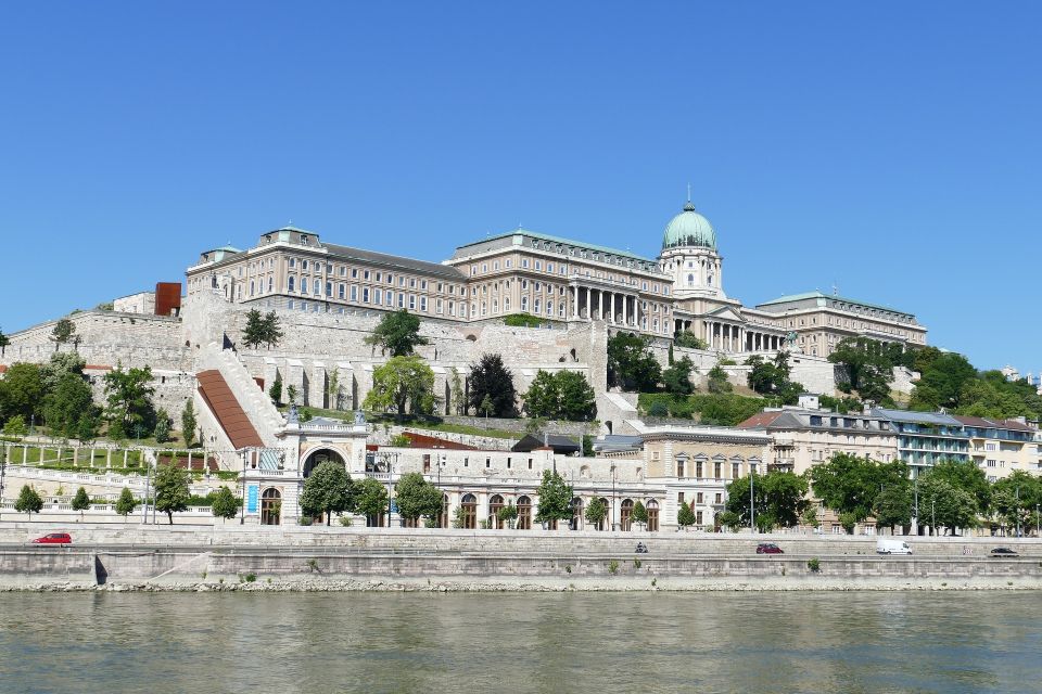 Budapest: Sightseeing Cruise on the Danube - Getting aboard the Gróf Széchenyi: comfort inside, views outside