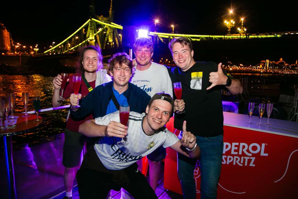 Budapest: Sip & Sail Danube Cruise with Prosecco Cocktails - Unlimited Prosecco cocktails (and beer): what’s included in practice