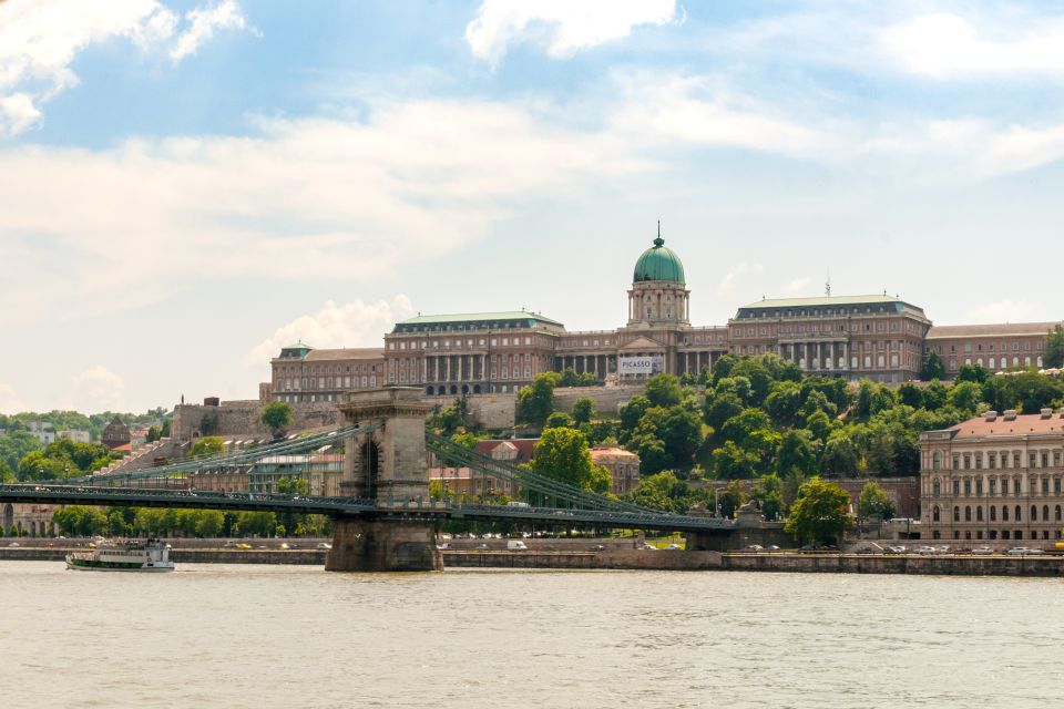 Budapest: Summer Brunch & Cruise with Prosecco or Cake - The Buffet That Turns a Cruise Into a Meal
