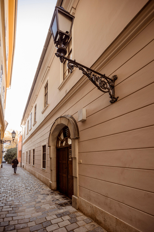 Budapest: The WWII Siege of Buda Castle & Bomb Shelter Tour - Úri Street and Lovas Way: the above-ground setup you’ll be glad you get