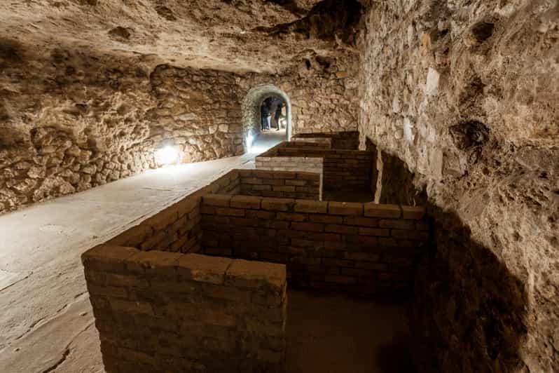 Budapest: The WWII Siege of Buda Castle & Bomb Shelter Tour - The Buda Castle Cave section: what the 35-minute walk really means
