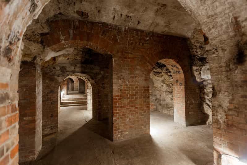 Budapest: The WWII Siege of Buda Castle & Bomb Shelter Tour - The human scale of the siege: why the tour compares it to Stalingrad