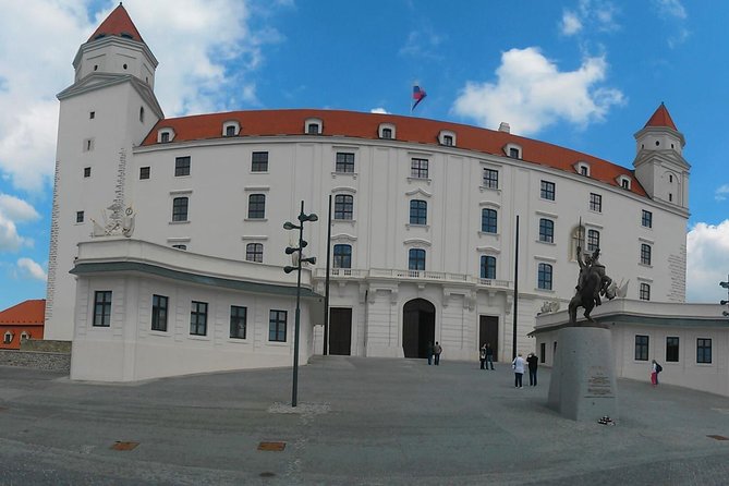 Budapest to Bratislava Costumizable Private Day tour with lunch - Price and value: what $452.55 per person buys you (and what it doesn’t)