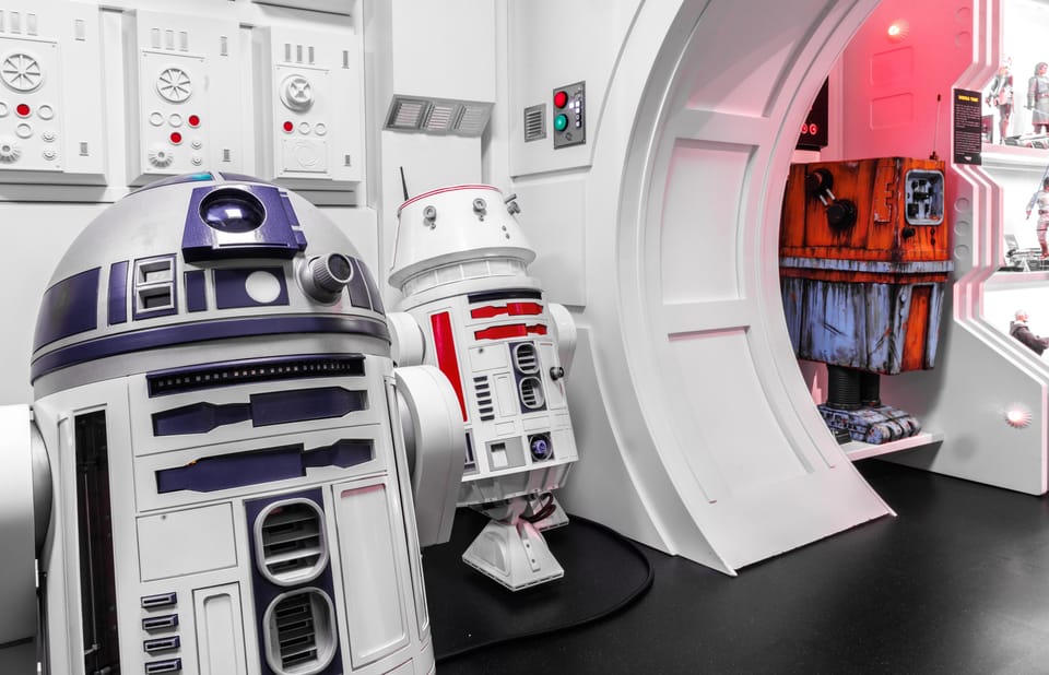 Budapest: Travelling Galaxy Star Wars Interactive Exhibition - Working droids, attachable helmets, and Jedi cloaks