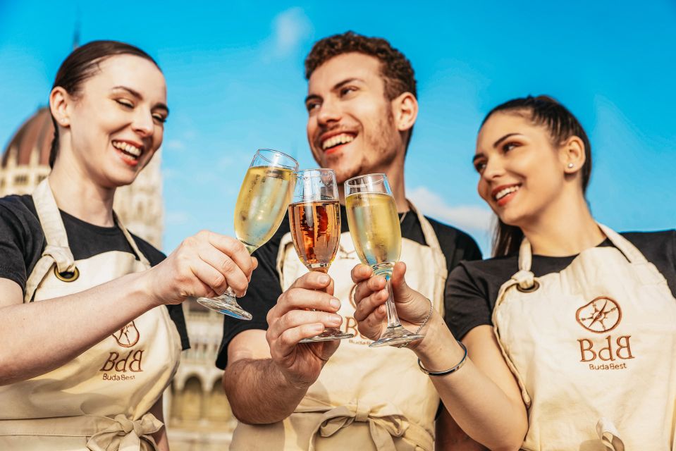 Budapest: Unlimited Prosecco, Beer and Aperol Spritz Cruise - Atmosphere and Boat Comfort: Social, Fast Service, and Crowds
