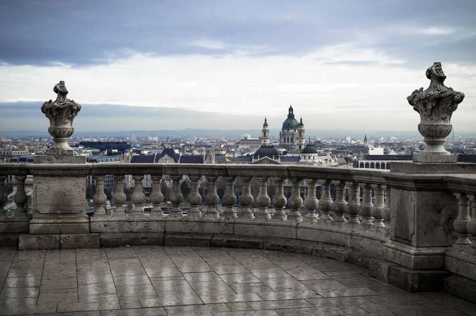 Budapest: Walking Tour in German - Pace, Clothing, and Comfort for a 3-Hour Route