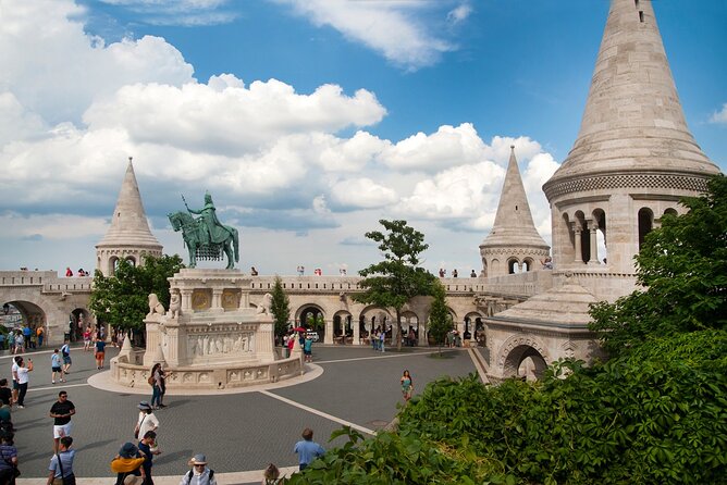 Essential Walking Tour - Stop 5: Sandor Palace and the president’s area with historical guards