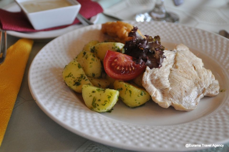 From Budapest: Full-Day Danube Bend Tour with Lunch - Returning to Budapest: boat in summer, bus when the river says no