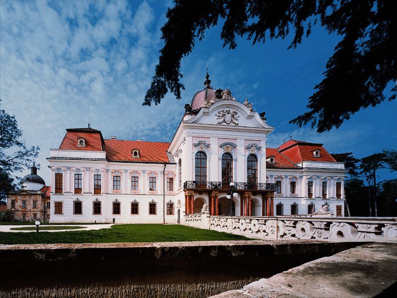 From Budapest: Gödöllő Royal Sissi Guided Tour - The park walk: peaceful grounds, plus time math
