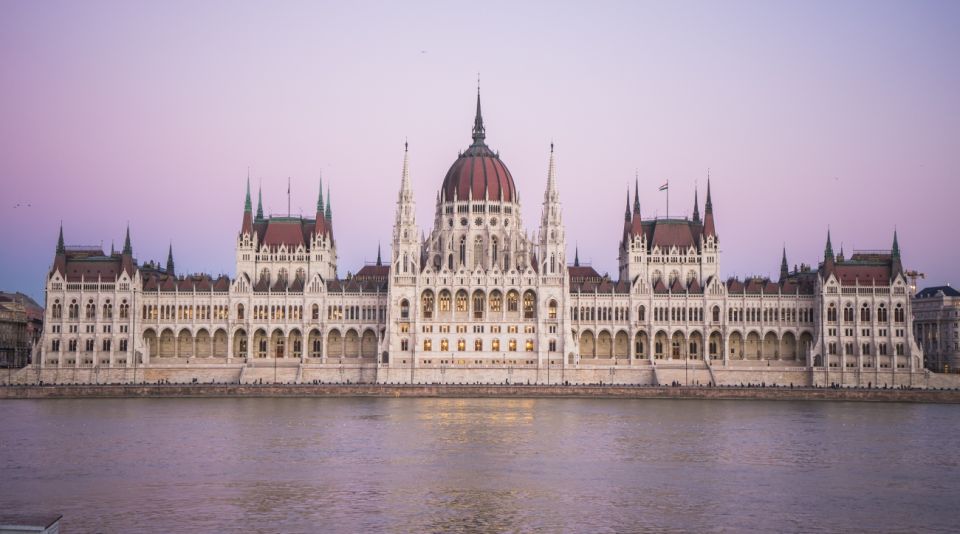 Iconic Budapest tour with Classic Russian Jeep and G-Wagon - Audio Guide in 12 Languages and a Driver Who Adjusts