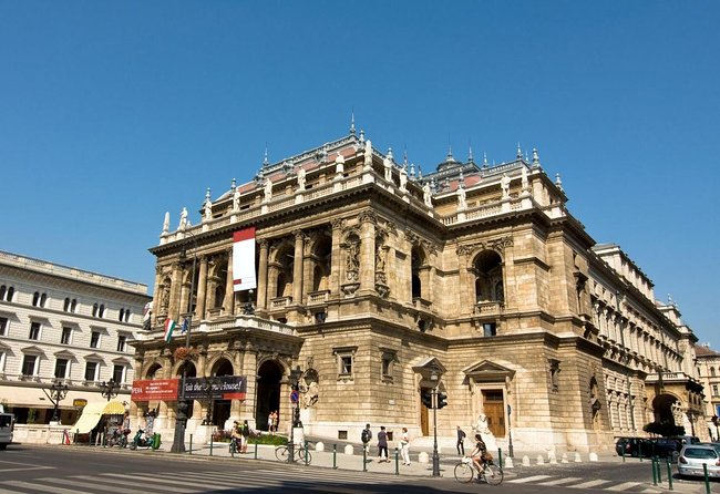 Private Budapest City tour with Classic Russian Jeep or G-Wagon! - Key points to know before you go