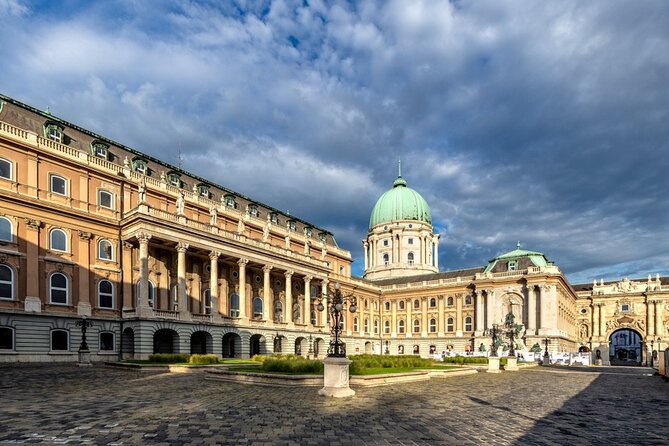 Walking tour in the Buda Castle incl. Fisherman's Bastion - Ruszwurm: the short food stop that breaks the castle rhythm